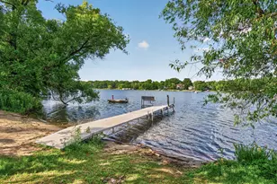 381 Del Rio Dr, Chanhassen, MN 55317 - Photo 2