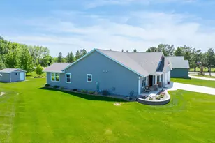 614 Dewberry Ln, Alexandria, MN 56308 - Photo 2