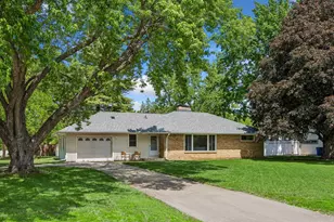 6 Mission Ln, Bloomington, MN 55420 - Photo 2