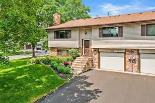 825 Martha Lake Ct, Shoreview, MN 55126 - Photo 2