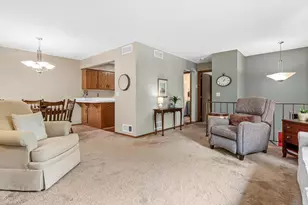 825 Martha Lake Ct, Shoreview, MN 55126 - Photo 4