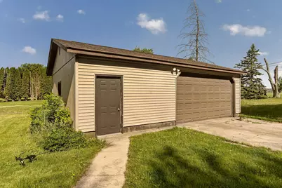 105 6th Avenue NW, Dodge Center, MN 55927 - Photo 4