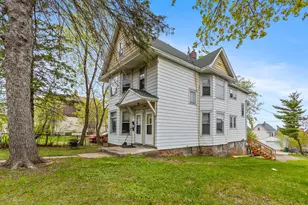 1122 E 5th St, Duluth, MN 55805 - Photo 2