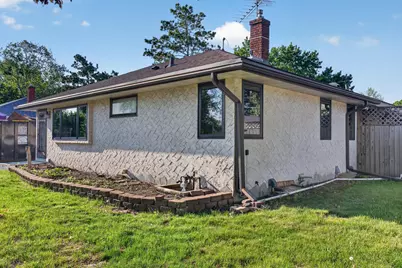 1502 Sherren Avenue E, Maplewood, MN 55109 - Photo 2
