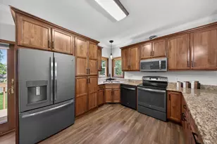 801 Grandview Ct SE, Stewartville, MN 55976 - Photo 14