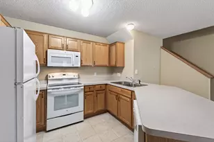 8639 Quarry Ridge Ln, Woodbury, MN 55125 - Photo 6