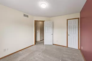8639 Quarry Ridge Ln, Woodbury, MN 55125 - Photo 12