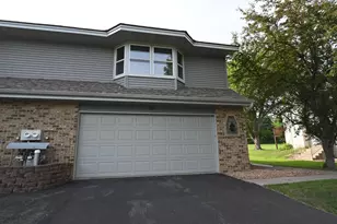 800 Buckingwood Ct, Chanhassen, MN 55317 - Photo 1