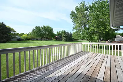 800 Buckingwood Court, Chanhassen, MN 55317 - Photo 8