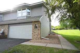 800 Buckingwood Ct, Chanhassen, MN 55317 - Photo 2