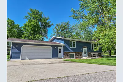 102 Ross Garden NW, Alexandria, MN 56308 - Photo 2