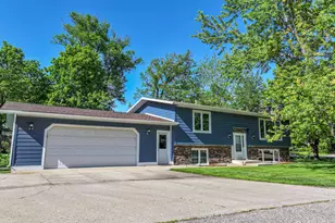 102 Ross Garden NW, Alexandria, MN 56308 - Photo 2
