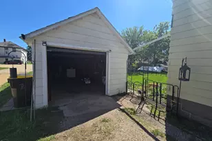 215 W 4th St, Fairmont, MN 56031 - Photo 32