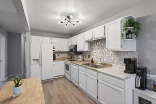841 Evergreen Cir, Burnsville, MN 55337 - Photo 8