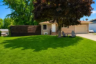 402 Sunset Ct NE, Stewartville, MN 55976 - Photo 2