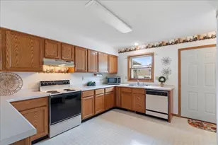 2401 Hillcrest Dr, Brainerd, MN 56401 - Photo 10