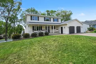 685 Flora Square, Prescott, WI 54021 - Photo 2