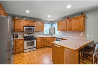 9918 Kiwi Avenue N, Brooklyn Park, MN 55443 - Photo 10