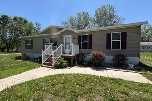 751 Dewey St, Walnut Grove, MN 56180 - Photo 1
