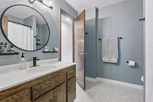 7004 Quail Cir W, Brooklyn Center, MN 55429 - Photo 20