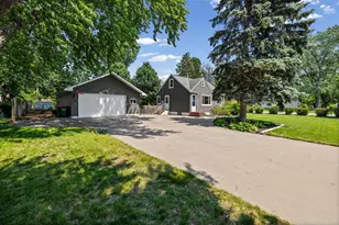 2185 Pinewood Dr, Mounds View, MN 55112 - Photo 2