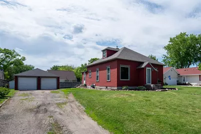 908 3rd Street SW, Waseca, MN 56093 - Photo 2