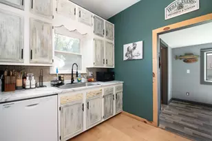 908 3rd St SW, Waseca, MN 56093 - Photo 8