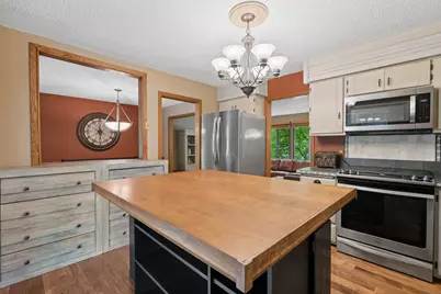 503 Laredo Lane, Chanhassen, MN 55317 - Photo 4