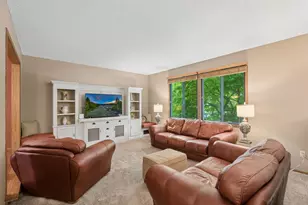 503 Laredo Ln, Chanhassen, MN 55317 - Photo 2