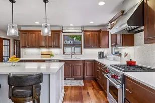 126 Courtland St, Excelsior, MN 55331 - Photo 2