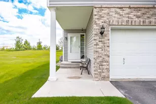 2395 Alysheba Ct, Shakopee, MN 55379 - Photo 2