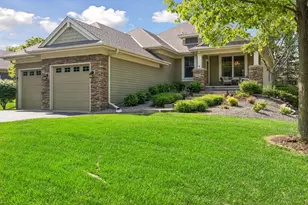 10565 Water Lily Ln, Woodbury, MN 55129 - Photo 2