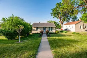912 E Highland Ave, Fergus Falls, MN 56537 - Photo 2