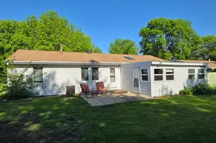 891 Winnie Ave, Windom, MN 56101 - Photo 2