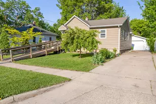 405 14th St N, Moorhead, MN 56560 - Photo 2
