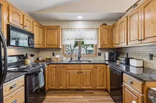 843 Leroy Ln, River Falls, WI 54022 - Photo 4