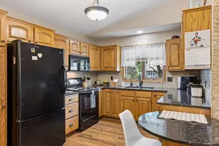 843 Leroy Ln, River Falls, WI 54022 - Photo 2