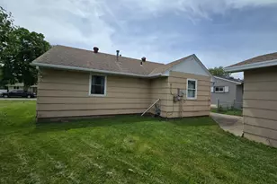 203 Thomas Ave, Worthington, MN 56187 - Photo 14
