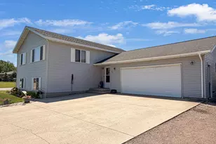 501 Darlene Dr, Marshall, MN 56258 - Photo 2