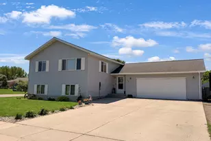 501 Darlene Dr, Marshall, MN 56258 - Photo 1
