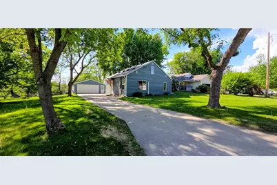 902 Quincy Street, Alexandria, MN 56308 - Photo 2