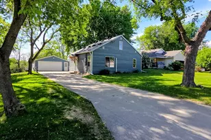 902 Quincy St, Alexandria, MN 56308 - Photo 2
