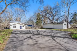 1812 Oakview Ln N, Plymouth, MN 55441 - Photo 4