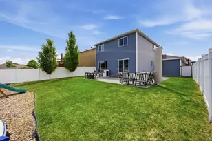5537 38th Ave S, Fargo, ND 58104 - Photo 2