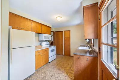 9508 Oliver Avenue N, Brooklyn Park, MN 55444 - Photo 4