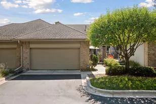 7238 Lewis Ridge Pkwy, Edina, MN 55439 - Photo 4