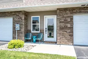 18603 Jonesboro Ct, Lakeville, MN 55044 - Photo 2
