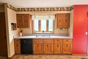 116 Nora St E, Thief River Falls, MN 56701 - Photo 8