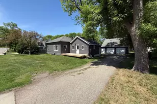 1514 Trott Ave SW, Willmar, MN 56201 - Photo 2