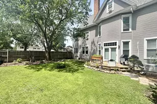 228 Victoria St N, Saint Paul, MN 55104 - Photo 2